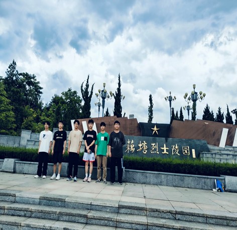 �C(j��)늌W(xu��)Ժ�� �����Ѹ������ң����мtɫ���򡯡�С���(du��) �����h(yu��n)�hź���(zh��n)��ʿ��@�_(k��i)չ�������(hu��)��(sh��)�`