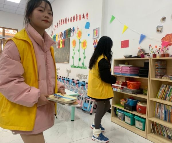 �Ͼ�������W(xu��)̩�݌W(xu��)Ժ�W(xu��)���F��֮�У����l(xi��ng)��������u����